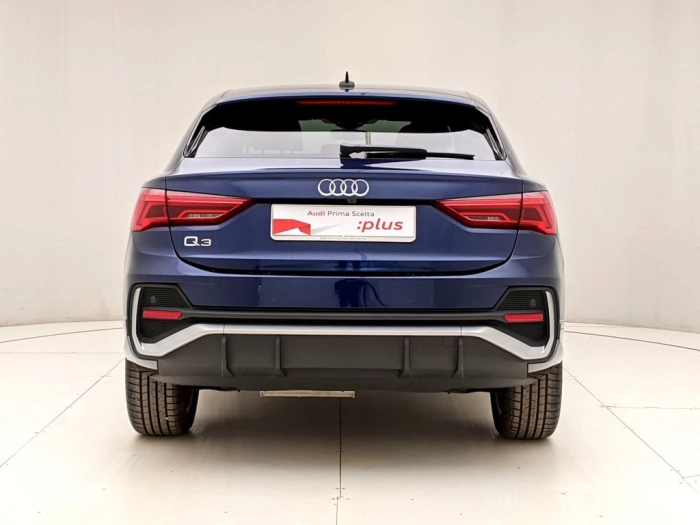 img-4 Audi Q3 Audi U1283130
