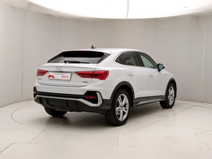 img-3 Audi Q3 Audi U1282693