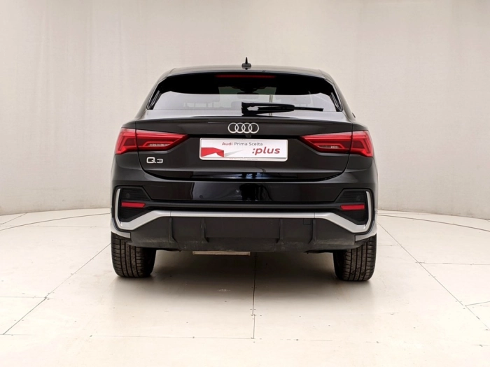 img-4 Audi Q3 Audi U1282880