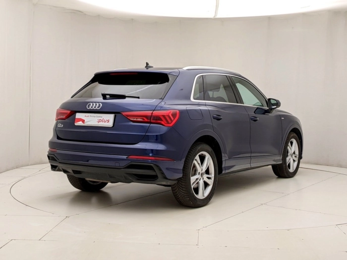 img-3 Audi Q3 Audi U1282877