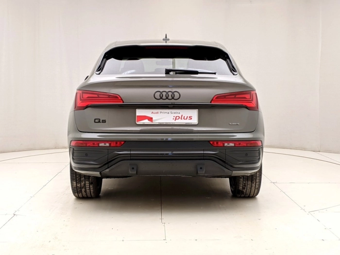 img-4 Audi Q5 Audi U1283323
