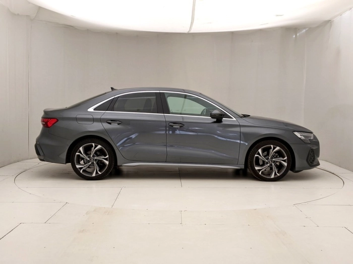 img-2 Audi Audi Audi U1282690