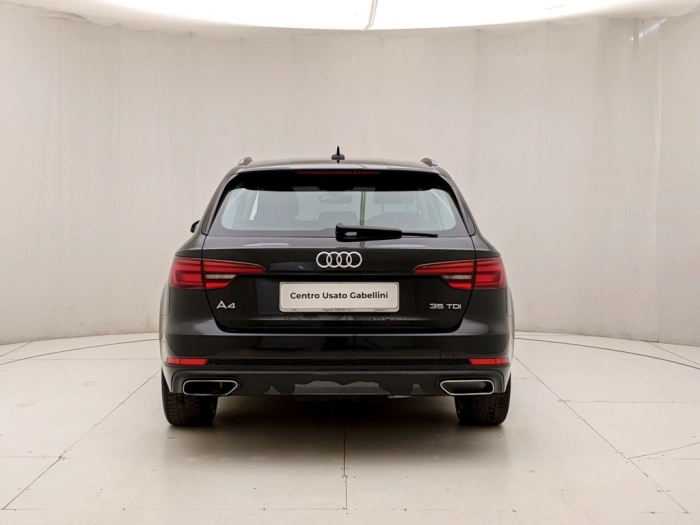 img-4 Audi A4 Audi U1282309