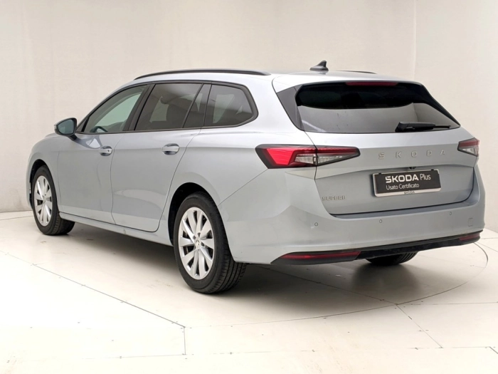 img-3 Skoda Superb Skoda U1282114
