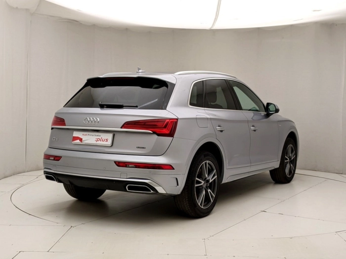 img-1 Audi Q5 Audi U1282364