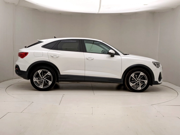 img-2 Audi Q3 Audi U1283094