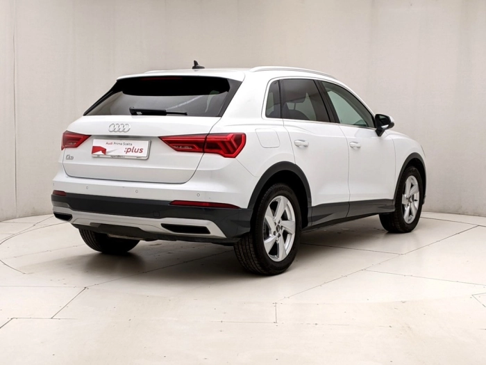 img-1 Audi Q3 Audi U1282365