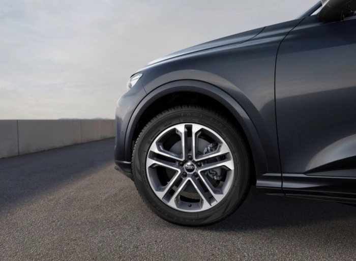 Audi Q5 Q5           2,0  L4150/DF9A7 MY 25