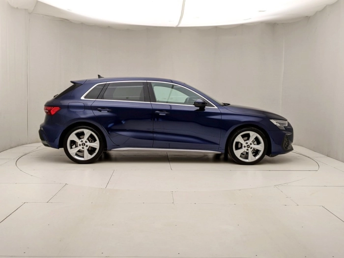 img-2 Audi Audi Audi U1282367