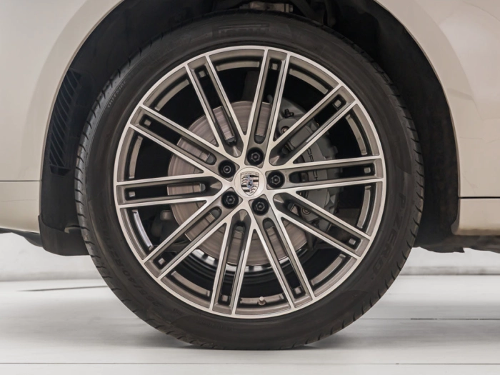 img-4 Porsche Macan Porsche U1282159