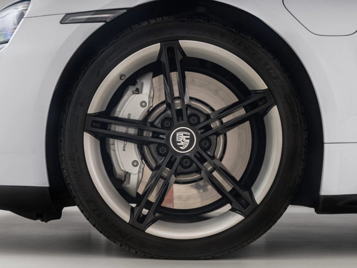 img-3 Porsche Taycan Porsche U1282839