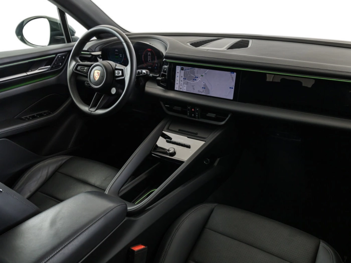 img-3 Porsche Macan Porsche U1282476