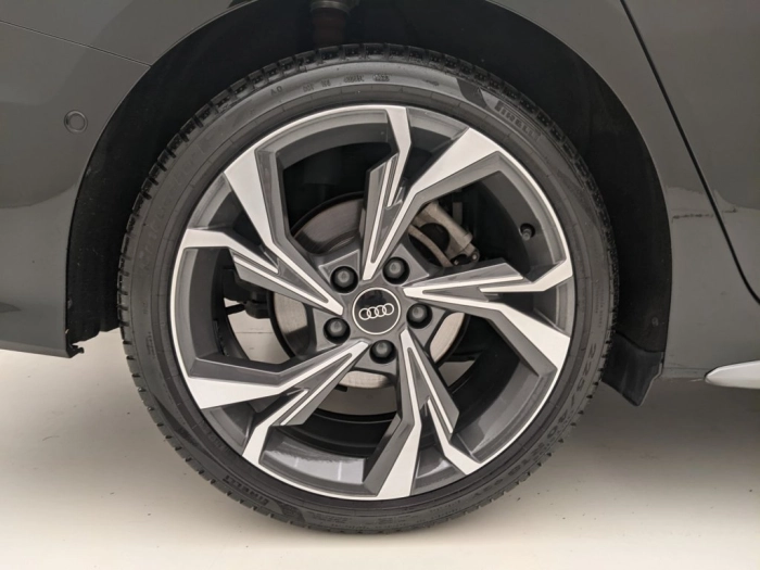 img-4 Audi A3 Audi U1280081