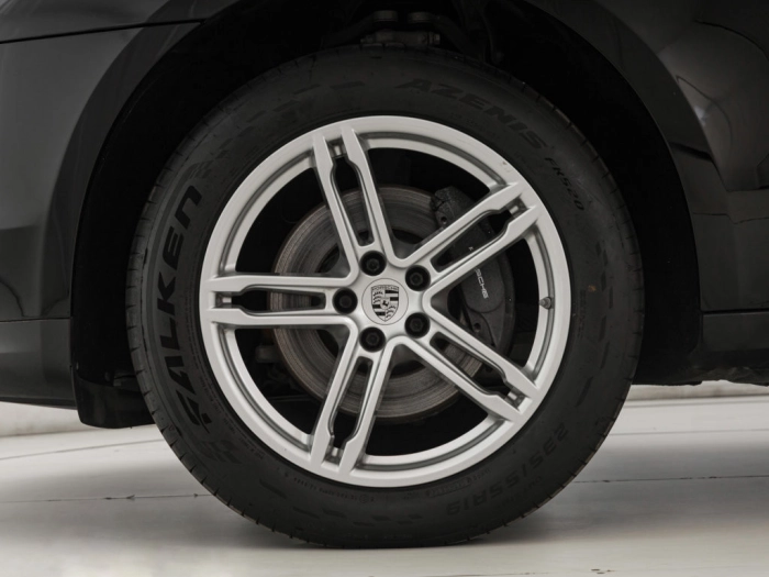 img-4 Porsche Macan Porsche U1279100