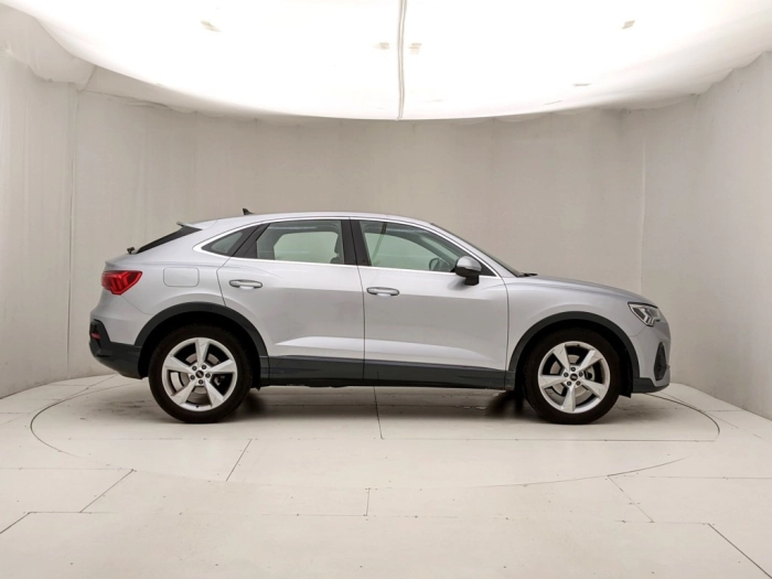 img-2 Audi Q3 Audi U1281590