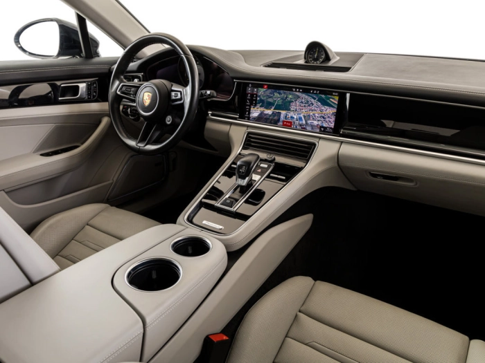 img-3 Porsche Panamera Porsche U1282126