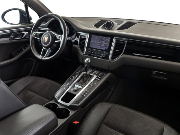 img-3 Porsche Macan Porsche U1282280