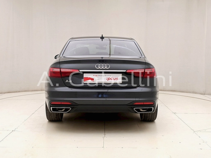 img-4 Audi A4 Audi U1283373