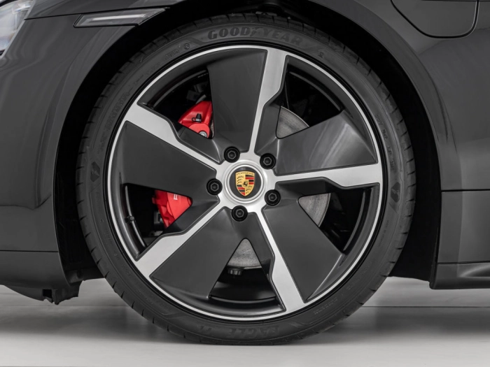 img-4 Porsche Taycan Porsche N1243467