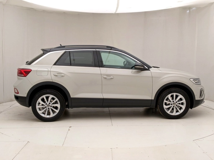 img-2 Volkswagen T-Roc Volkswagen N1245242