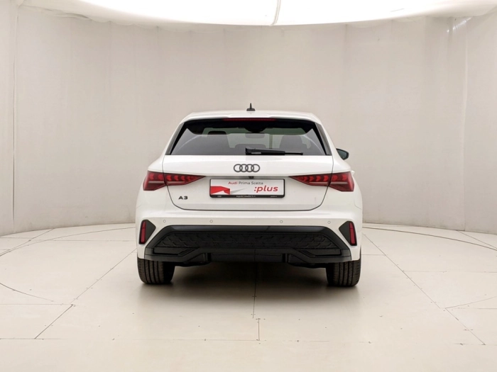 img-4 Audi Audi Audi N1245965