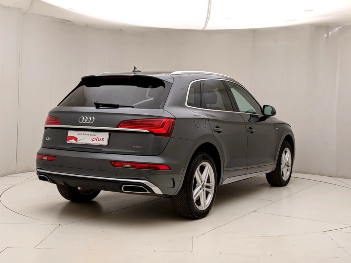 img-3 Audi Q5 Audi U1283047