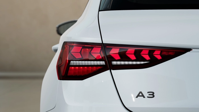 Audi Audi A3 Sportb TDI  2,0    L4   85      M6 MY 25