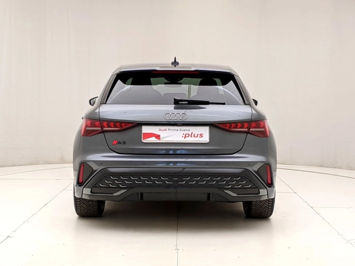 img-4 Audi Audi Audi U1282687