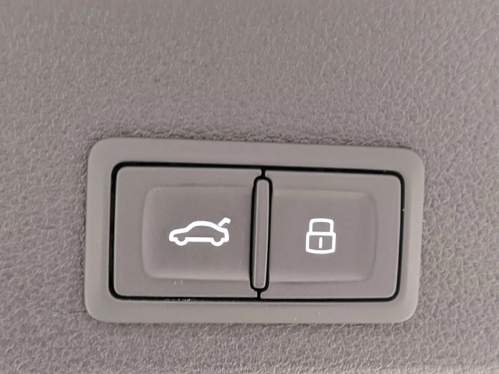 img-4 Audi A4 Audi U1280096