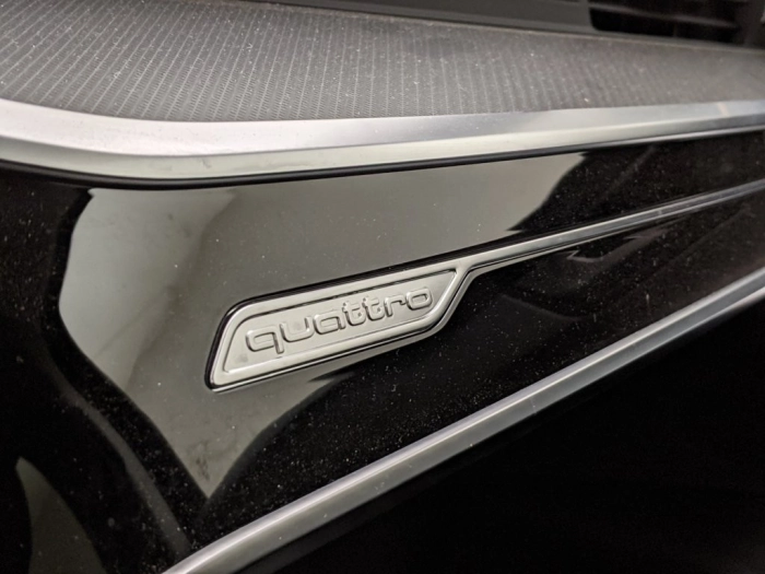 Audi A6 A6 Avant 40 2.0 TDI quattro ultra S tronic S line edition