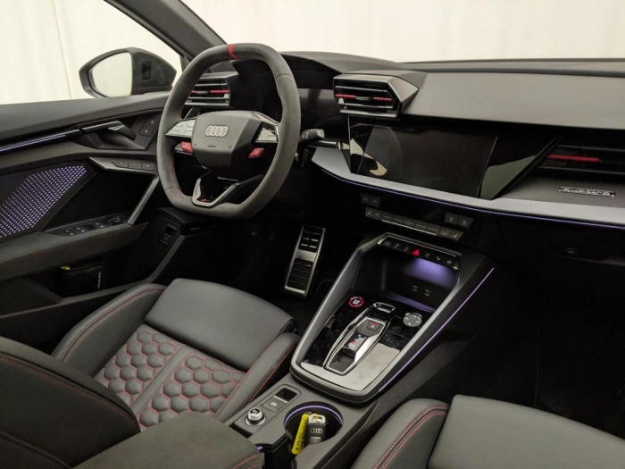 Audi Audi RS3 Spb    qu  2,5    L5  294      DSG MY 25