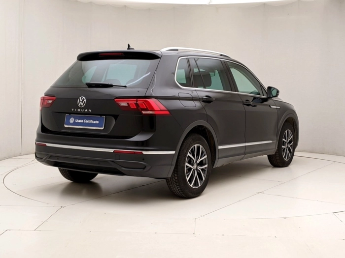img-3 Volkswagen Tiguan Volkswagen U1282452