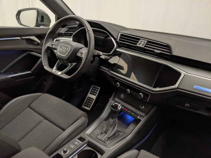 Audi Q3 Q3 SB TDI    2,0  L4110    A7 MY 25