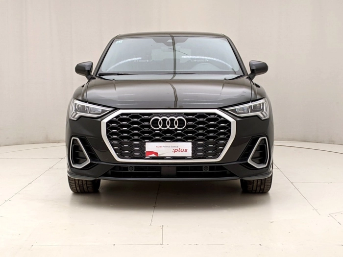 img-1 Audi Q3 Audi U1282880