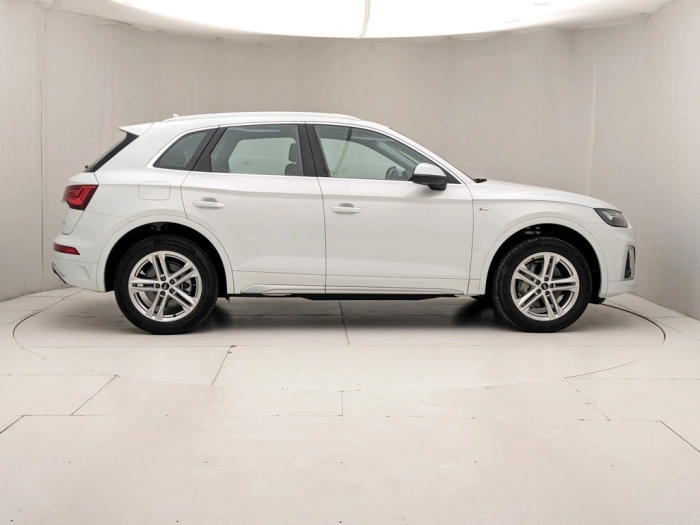 img-2 Audi Q5 Audi N1240332