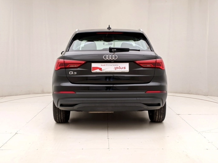 img-4 Audi Q3 Audi U1281576