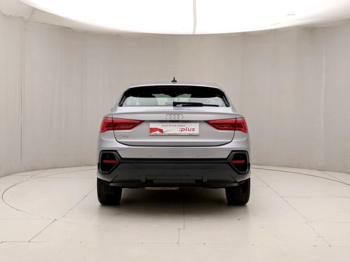 img-4 Audi Q3 Audi U1281590
