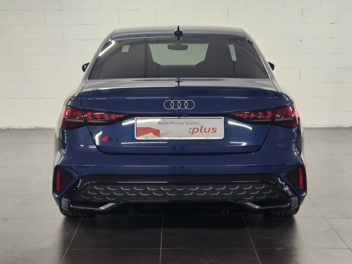 img-4 Audi Audi Audi N1244557