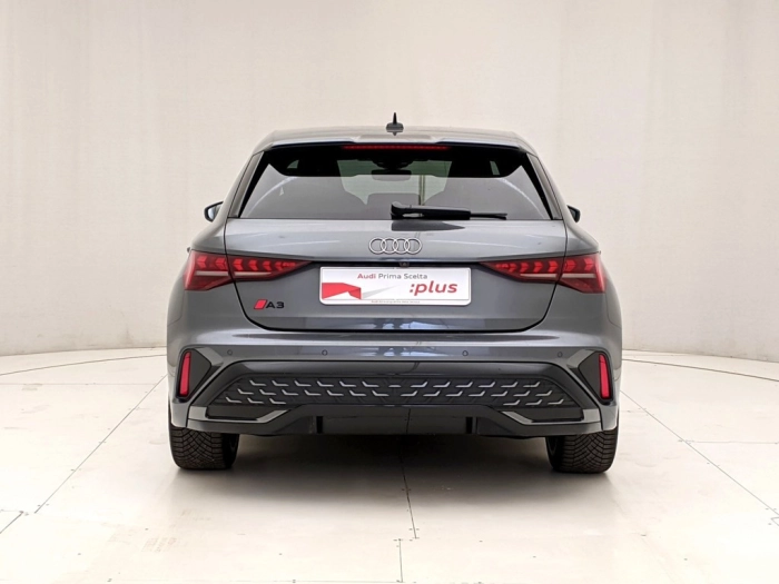 img-3 Audi Audi Audi U1282688