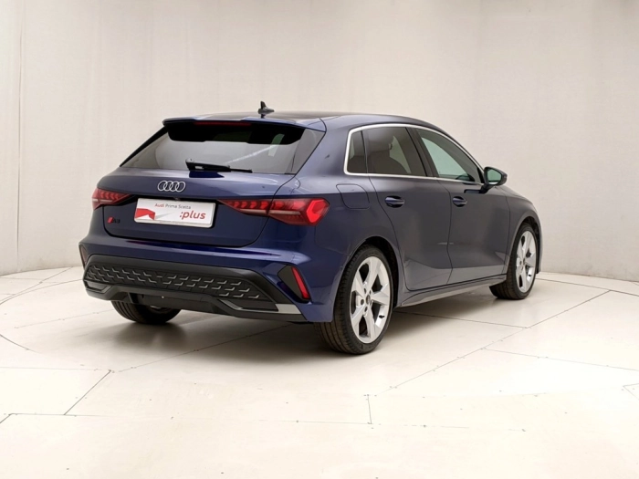 img-3 Audi Audi Audi U1282367
