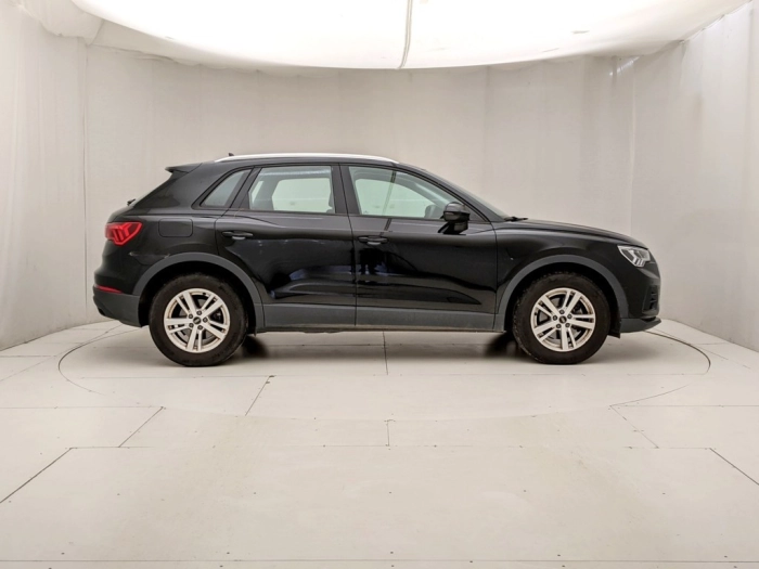 img-2 Audi Q3 Audi U1281576