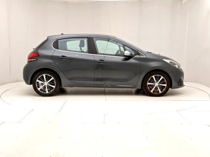 img-2 Peugeot 208 Peugeot U1282063