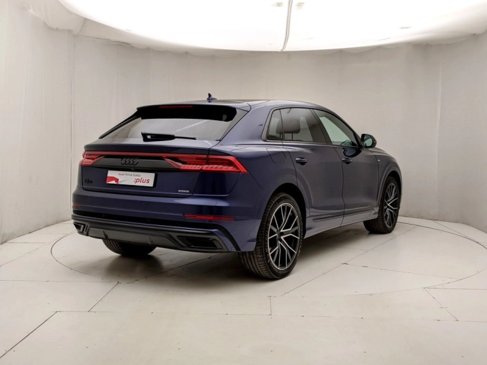 img-1 Audi Q8 Audi U1282215