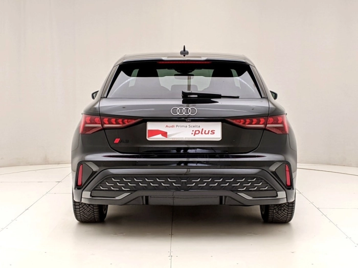 img-4 Audi Audi Audi U1282686