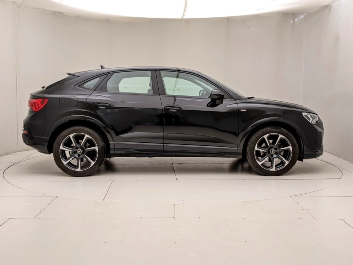 img-2 Audi Q3 Audi U1282414