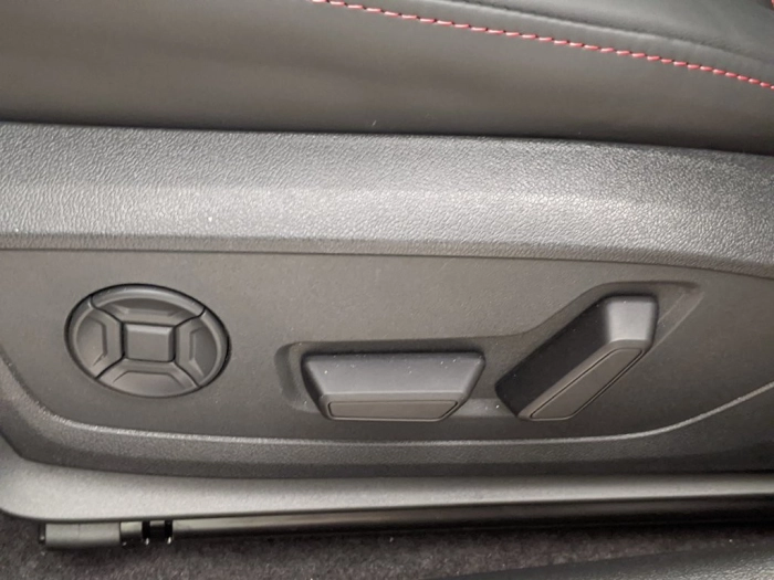 Audi Audi RS3 Spb    qu  2,5    L5  294      DSG MY 25