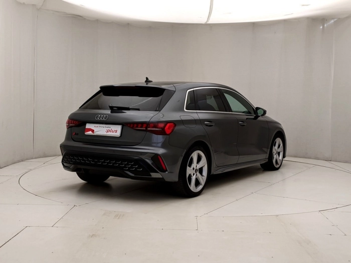 img-2 Audi Audi Audi U1282688