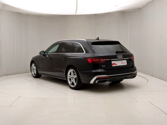 img-3 Audi A4 Audi U1282371