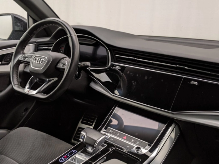 img-2 Audi Q8 Audi U1282215