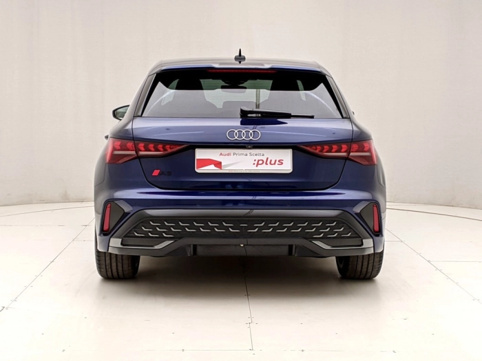 img-4 Audi Audi Audi U1282367